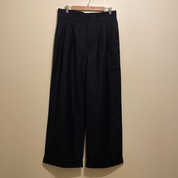 LILI SIDONIO Pants - LILI SIDONIO YOUNG LADIES WOVEN PLEATED BLACK PANTS . Size L . New